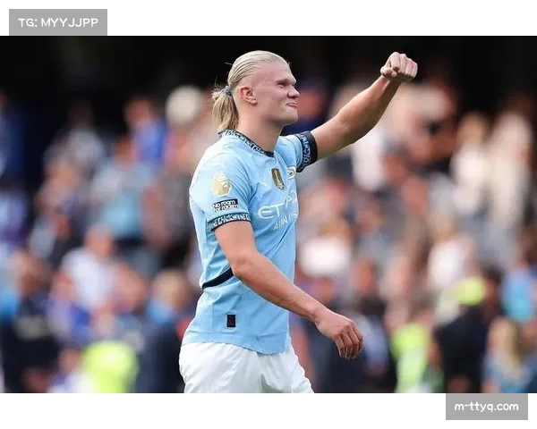 镜头下的哈兰德：错失绝佳机会后，在替补席沉思的90分钟